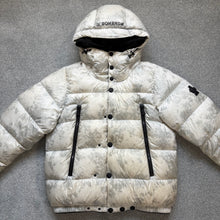 Load image into Gallery viewer, Moncler Grenoble Noussan White Camo Size 3