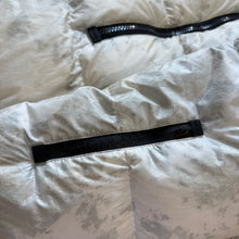 Load image into Gallery viewer, Moncler Grenoble Noussan White Camo Size 3