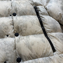Load image into Gallery viewer, Moncler Grenoble Noussan White Camo Size 3