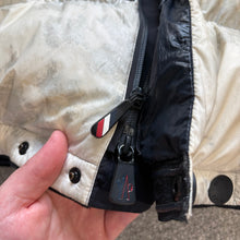 Load image into Gallery viewer, Moncler Grenoble Noussan White Camo Size 3