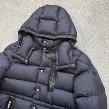 Load image into Gallery viewer, Moncler Bauges Navy Size 3