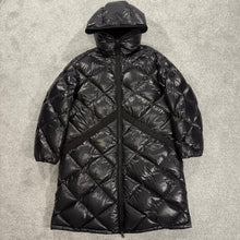 Load image into Gallery viewer, Women’s Moncler Echinops Black Size 4
