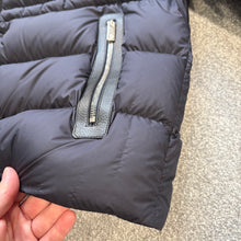 Load image into Gallery viewer, Moncler Bauges Navy Size 3
