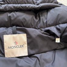 Load image into Gallery viewer, Moncler Bauges Navy Size 3