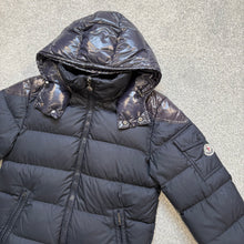 Load image into Gallery viewer, Moncler Chevalier Navy Size 0