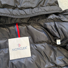 Load image into Gallery viewer, Moncler Menue Black Size 4
