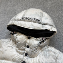 Load image into Gallery viewer, Moncler Grenoble Noussan White Camo Size 3