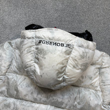 Load image into Gallery viewer, Moncler Grenoble Noussan White Camo Size 3