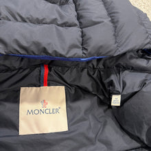 Load image into Gallery viewer, Moncler Laro Gilet Navy Age12
