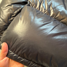 Load image into Gallery viewer, Moncler Gary Navy Size 5
