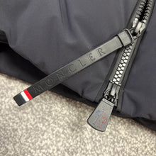 Load image into Gallery viewer, Moncler Grenoble Arcesaz Black Size 1
