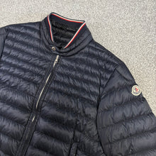 Load image into Gallery viewer, Moncler Garin Navy Size 5

