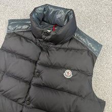 Load image into Gallery viewer, Moncler Cheval Dark Grey Size 5
