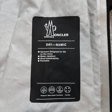 Load image into Gallery viewer, Moncler Grenoble Vieille Black Size 4

