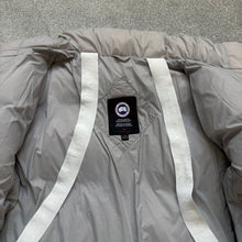 Load image into Gallery viewer, Canada Goose Everett Grey Size XL
