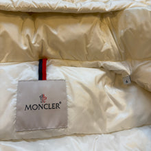 Load image into Gallery viewer, Moncler Bramant White Size 6
