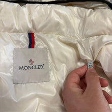 Load image into Gallery viewer, Moncler Bady White Age 14
