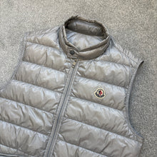 Load image into Gallery viewer, Moncler Gui Gilet Grey Size 3
