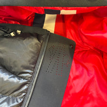Load image into Gallery viewer, Moncler Grenoble Hintertux Black Size 6
