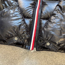 Load image into Gallery viewer, Moncler Montbeliard Black Size 5
