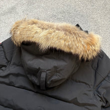 Load image into Gallery viewer, Canada Goose Carson Black Size Large
