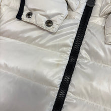 Load image into Gallery viewer, Moncler Bady White Age 14
