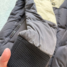 Load image into Gallery viewer, Moncler Beaumont Beige &amp; Navy Size 5
