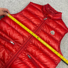 Load image into Gallery viewer, Moncler Gui Gilet Red Size 2
