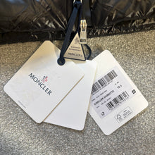 Load image into Gallery viewer, Moncler Cuvellier Black Size 3
