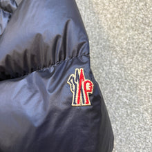 Load image into Gallery viewer, Moncler Grenoble Hintertux Navy Size 4
