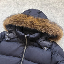 Load image into Gallery viewer, Moncler Allemand Navy Size 7
