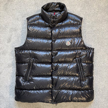 Load image into Gallery viewer, Moncler Tibb Gilet Black Size 6
