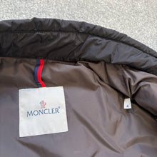 Load image into Gallery viewer, Moncler Berard Black Size 4
