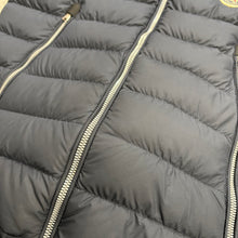 Load image into Gallery viewer, Moncler Laro Gilet Navy Age12
