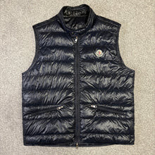 Load image into Gallery viewer, Moncler Gui Gilet Navy Size 5
