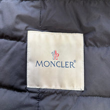 Load image into Gallery viewer, Moncler Delion Navy Size 3
