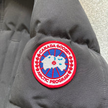 Load image into Gallery viewer, Canada Goose Carson Black Size Large
