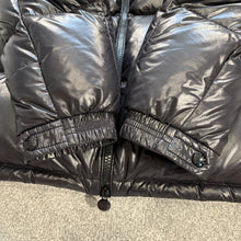 Load image into Gallery viewer, Moncler Ecrins Black Size 5
