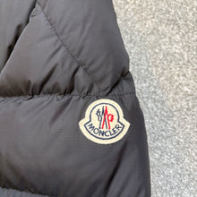 Load image into Gallery viewer, Moncler Cluny Black Size 5
