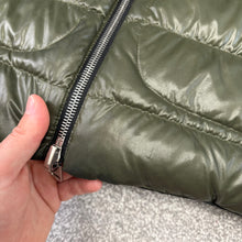 Load image into Gallery viewer, Moncler Pouctal Reversible Jacket Khaki/Black Size 3
