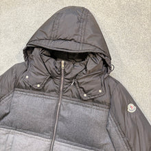 Load image into Gallery viewer, Moncler Rouve Grey &amp; Black Size 6
