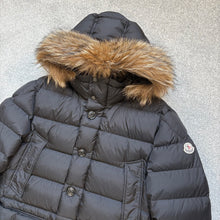 Load image into Gallery viewer, Moncler Cluny Black Size 5

