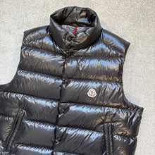 Load image into Gallery viewer, Moncler Tibb Gilet Black Size 6
