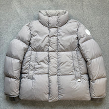 Load image into Gallery viewer, Canada Goose Everett Grey Size XL
