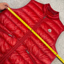 Load image into Gallery viewer, Moncler Gui Gilet Red Size 6
