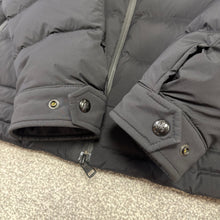 Load image into Gallery viewer, Moncler Pires Black Size 6
