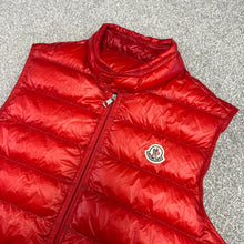 Load image into Gallery viewer, Moncler Gui Gilet Red Size 2
