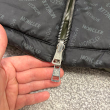 Load image into Gallery viewer, Moncler Pouctal Reversible Jacket Khaki/Black Size 3
