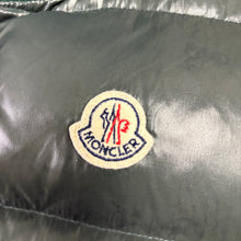 Load image into Gallery viewer, Moncler Balmat Gilet Green &amp; Navy Size 3
