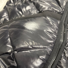 Load image into Gallery viewer, Women’s Moncler Echinops Black Size 4

